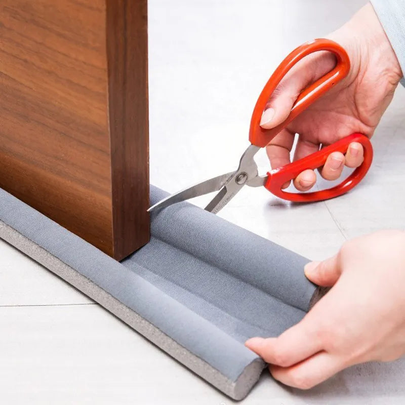 FLEXIBLE DOOR SEALING STRIP