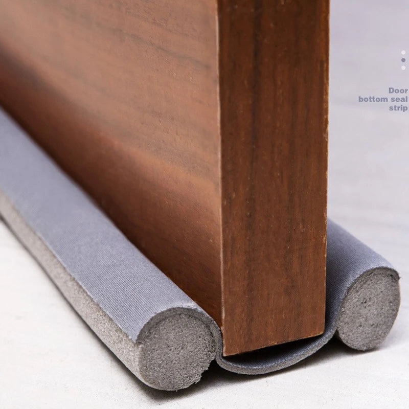 FLEXIBLE DOOR SEALING STRIP